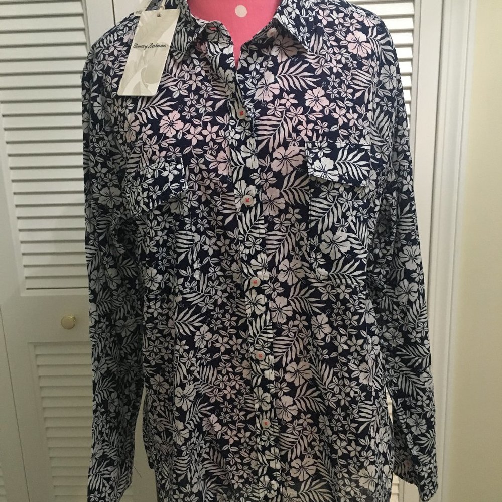 Tommy Bahama NWT Navy and White floral top